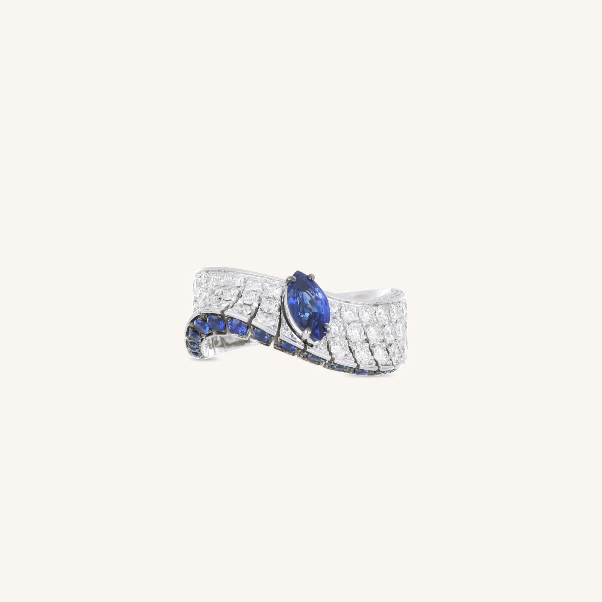 Abissi ring with sapphires