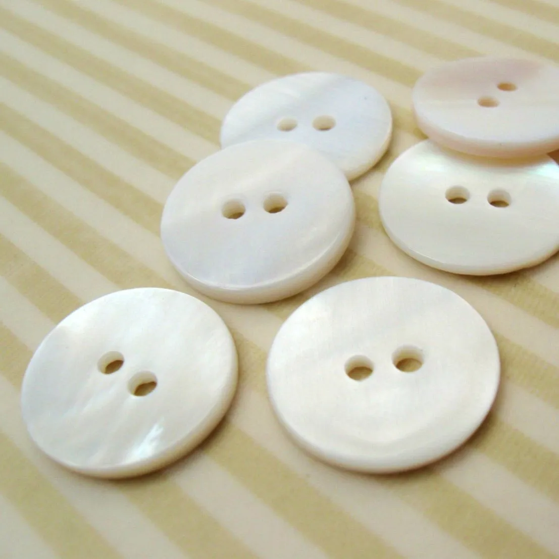Mother of pearl buttons, Natural white shell sewing buttons, 7 sizes available