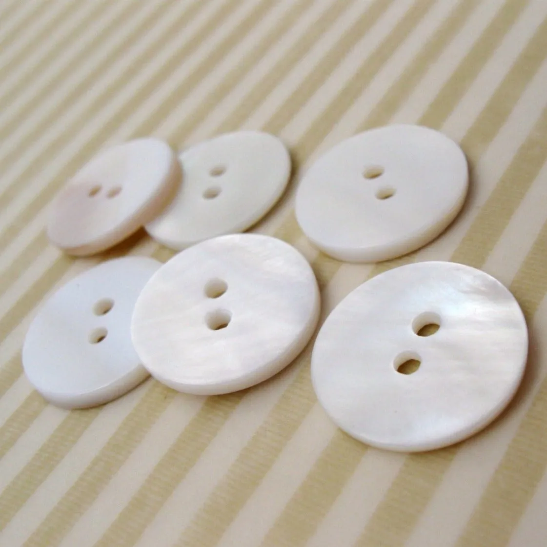 Mother of pearl buttons, Natural white shell sewing buttons, 7 sizes available